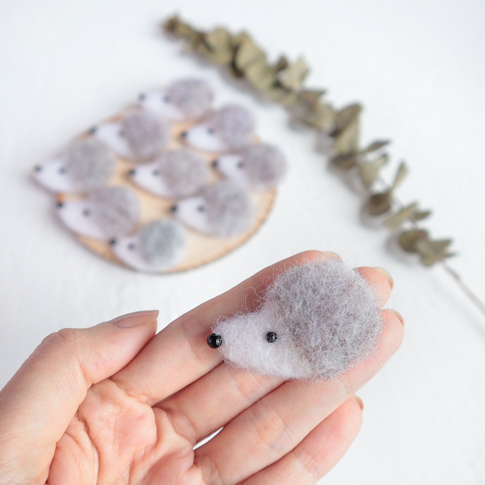 100% Wool needle felt Hedgehog Forest Animals 4 cm - Luxy Kraft