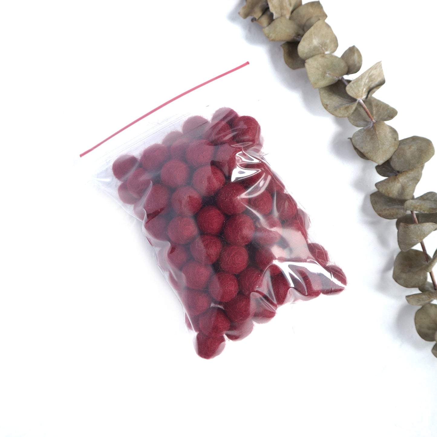 1 cm 100 pcs Burgundy Felt Pom Poms Felt Balls for making garland, Felt flowers - Luxy Kraft