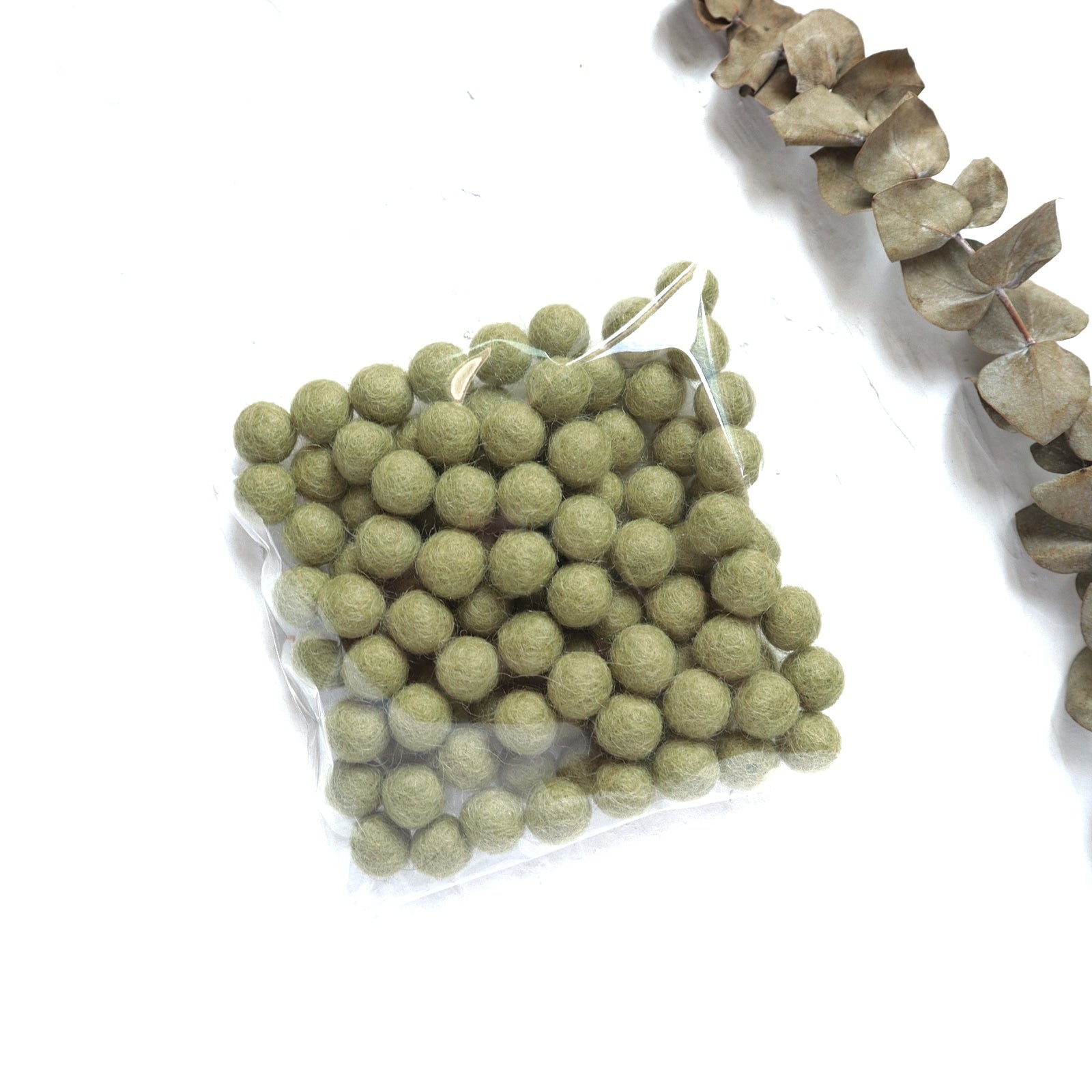 1 cm 100 pcs Pistachio Felt Pom Poms Felt Balls for making garland, Felt flowers - Luxy Kraft