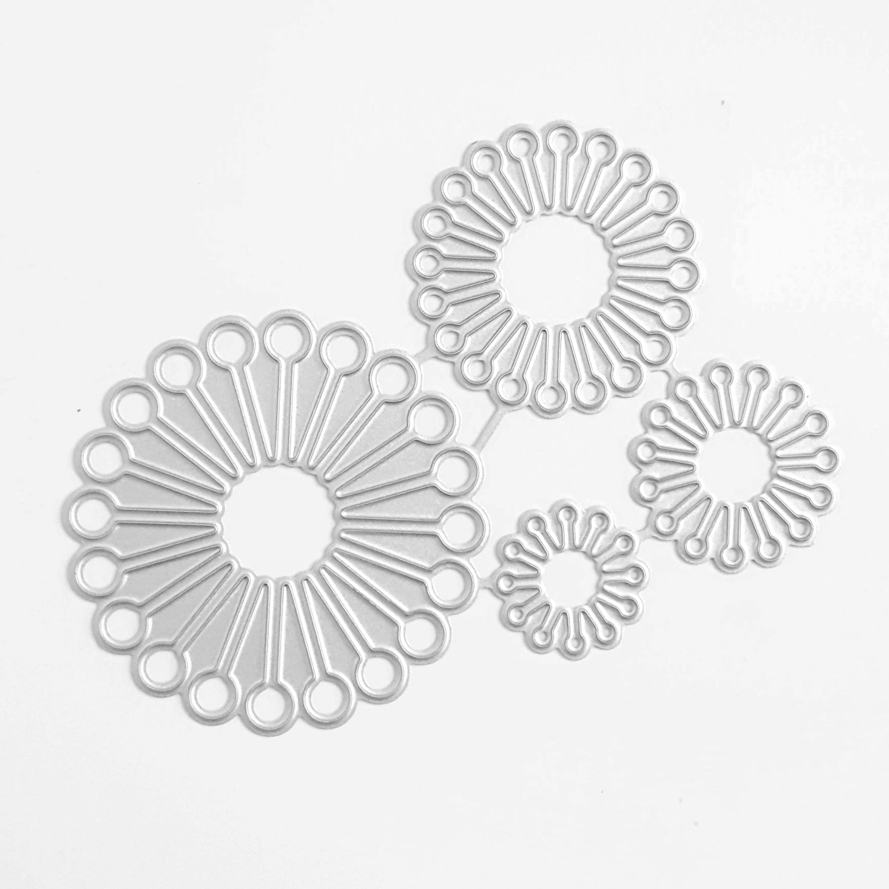 FLOWERS STAMENS CUTTING DIES 4 PCS SET - Luxy Kraft