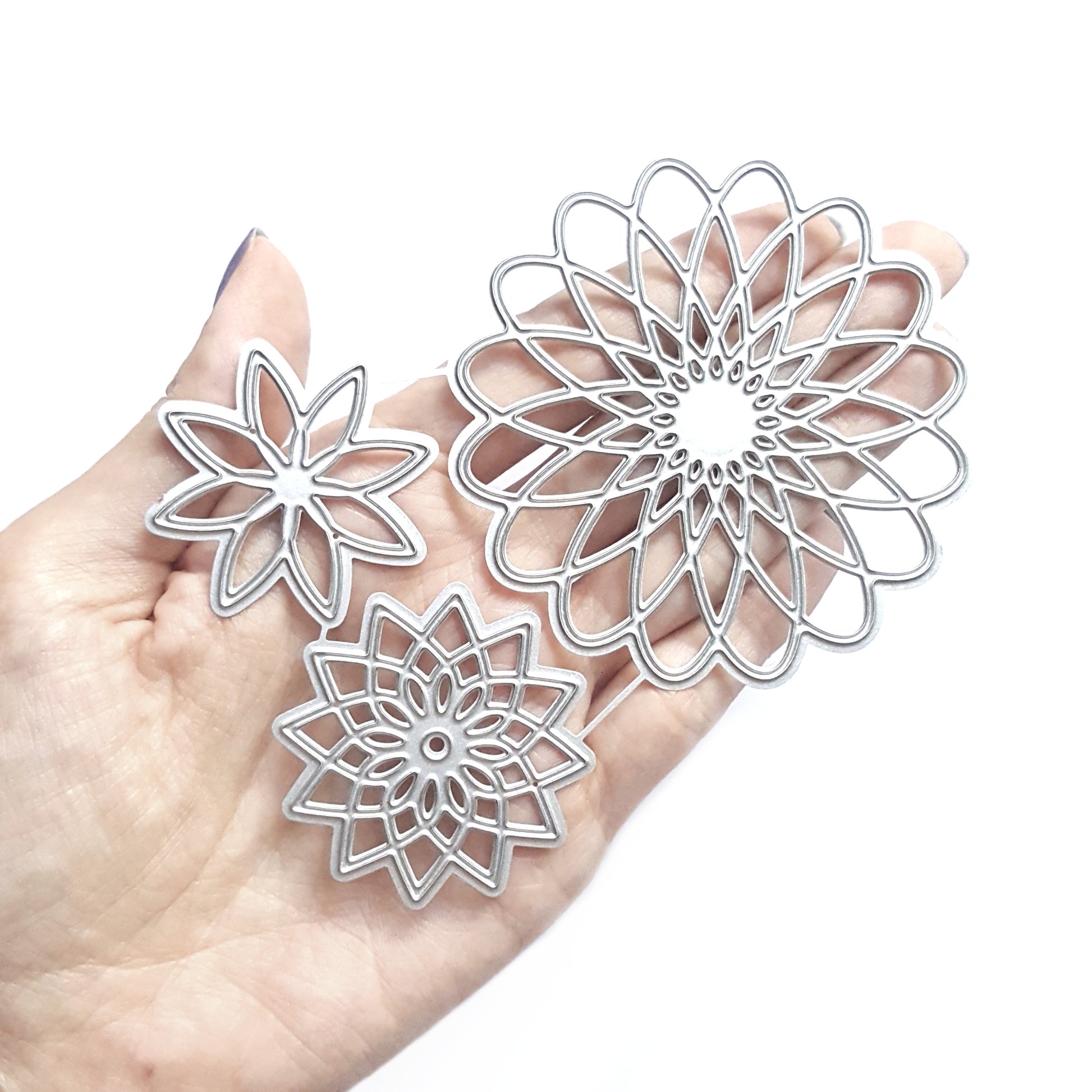 3D FLOWERS CUTTING DIES 3 PCS SET - Luxy Kraft