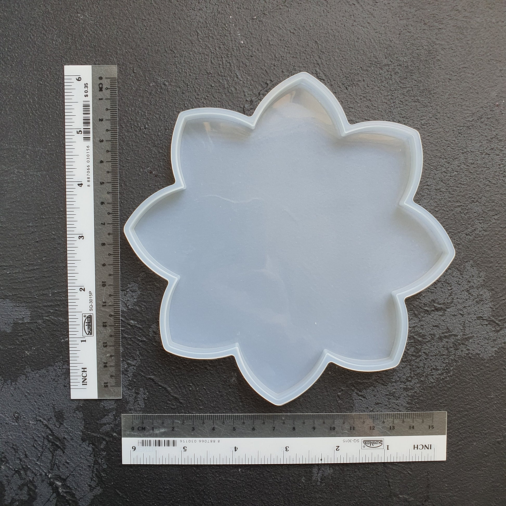 Flower Coaster silicone mold Resin Epoxy Jesmonite mold 15 cm - Luxy Kraft